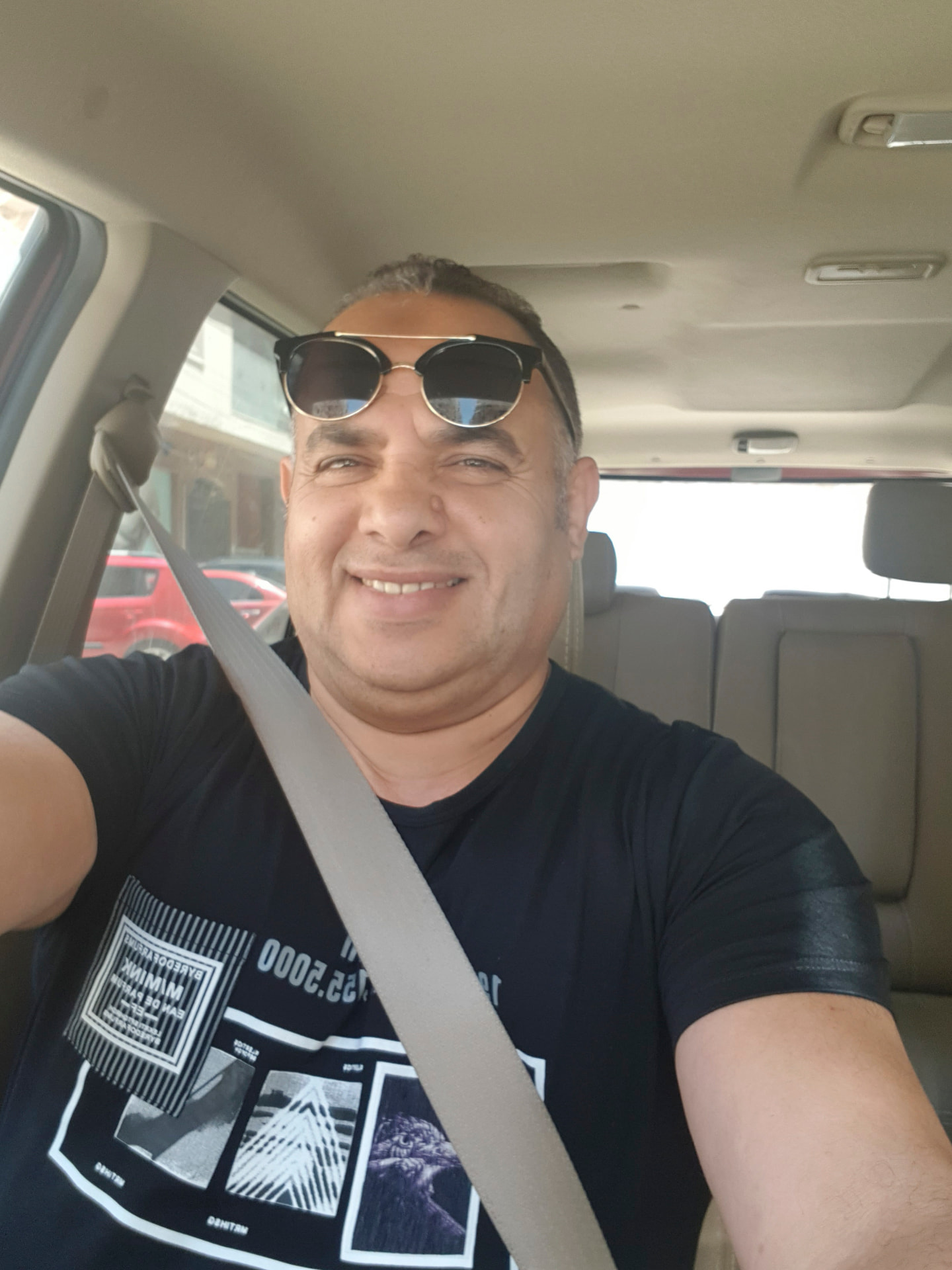 صاحب معرض أبو سنة